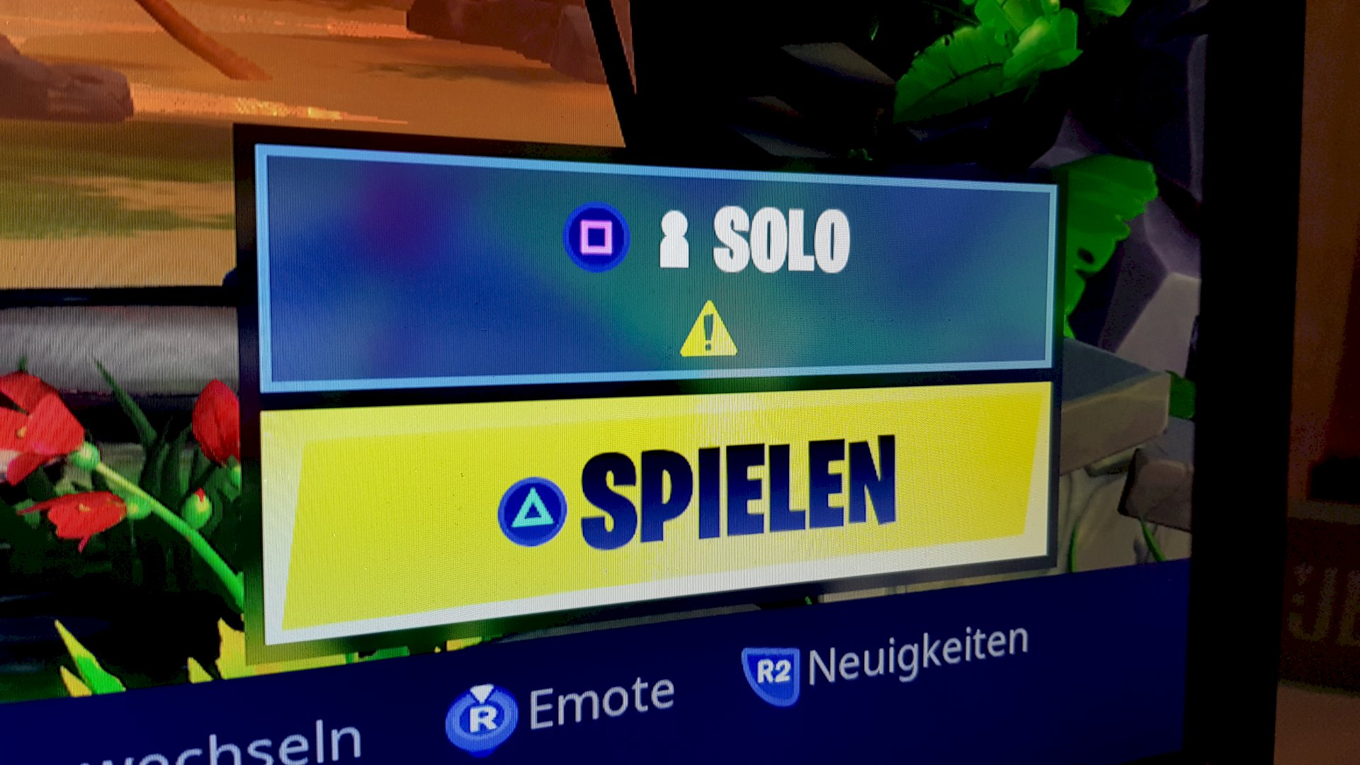 What does the exclamation point mean in Fortnite Solo